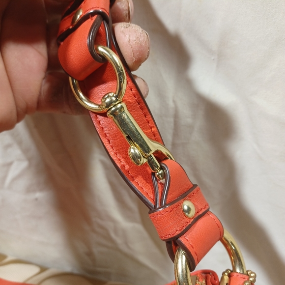 Coach signature crossbody or shoulder bag - Picture 4 of 11